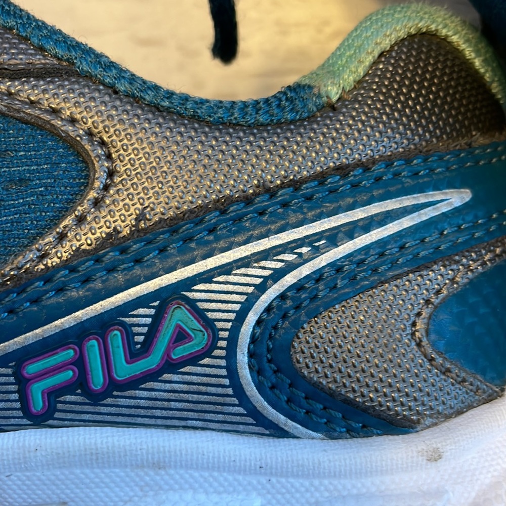FILA RUNNING SHOES, Size 9 - Picture 9 of 10